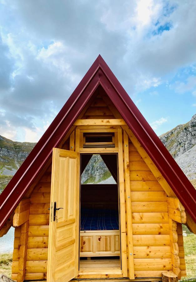 Kapetanovo Jezero Bungalov Bed and Breakfast Podgorica Esterno foto