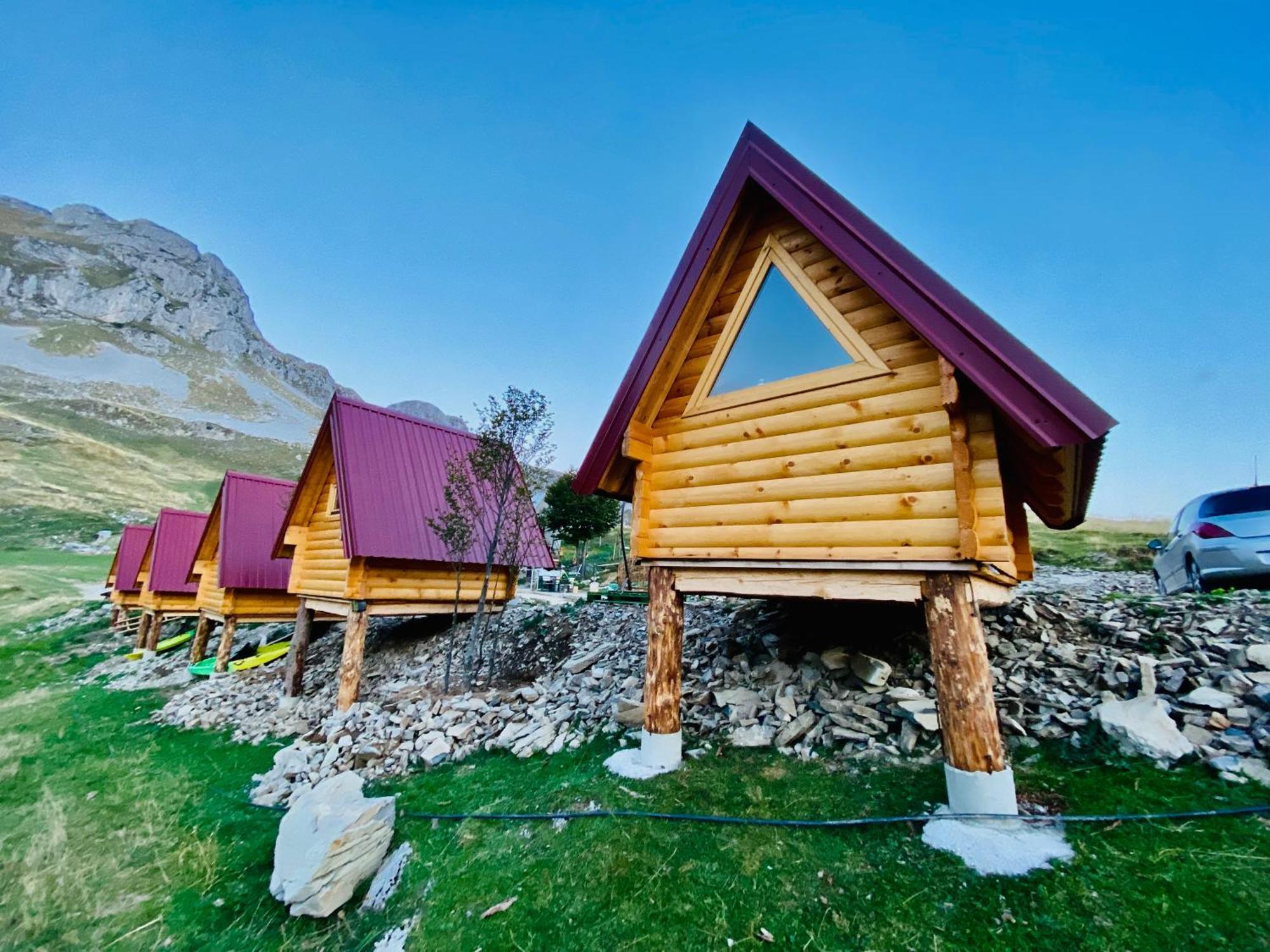 Kapetanovo Jezero Bungalov Bed and Breakfast Podgorica Esterno foto